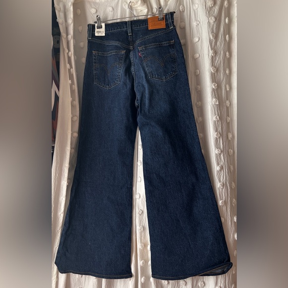 New Levi’s ribcage bell jeans - Picture 7 of 7